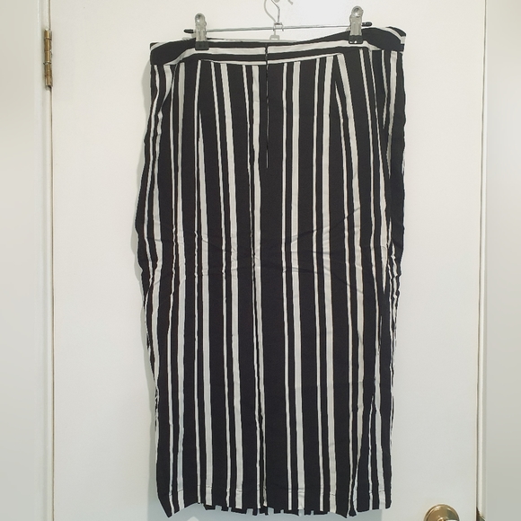 Crossroads size 16 mid-wrap asymmetrical skirt black/white stripes NWT - Picture 3 of 6